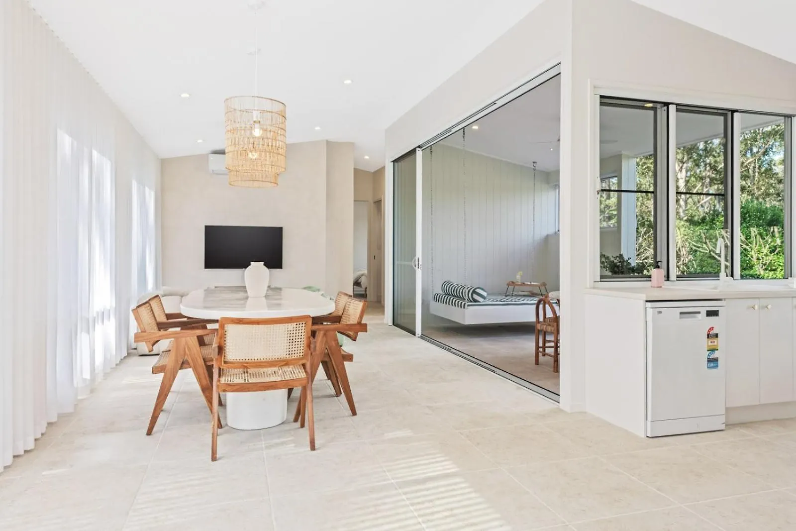 Luxurious Mediterranean-Inspired Guesthouse Tanawha 0*,